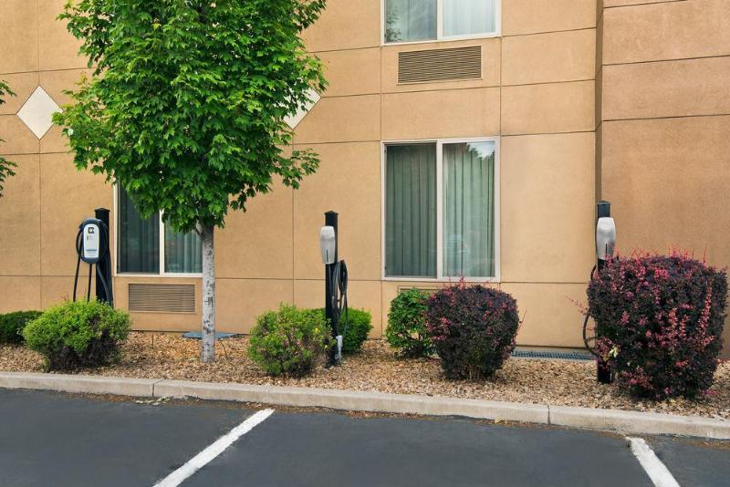 Oxford Suites Spokane Valley Exterior foto